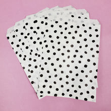 Load image into Gallery viewer, White paper bags - Polka dot